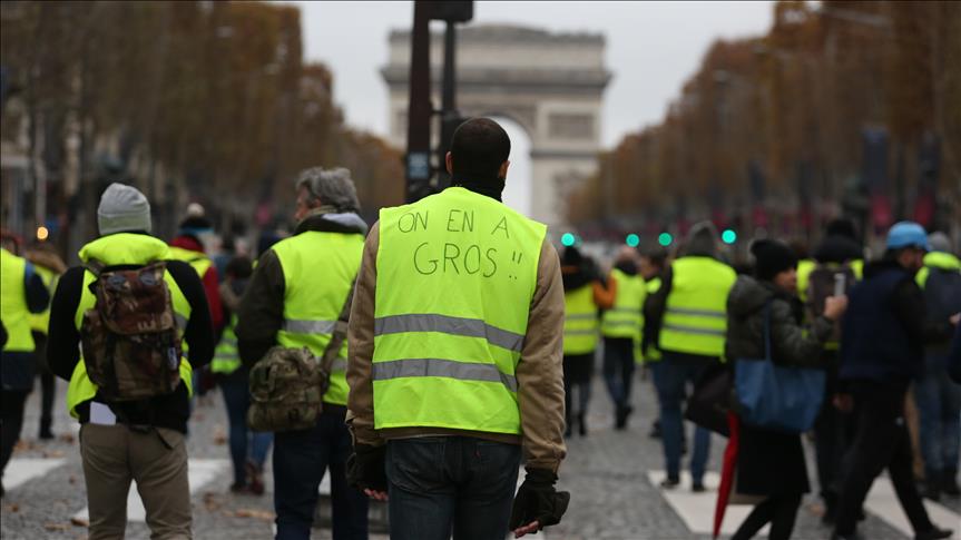 France: Fresh protesters follow Yellow Vests' lead
