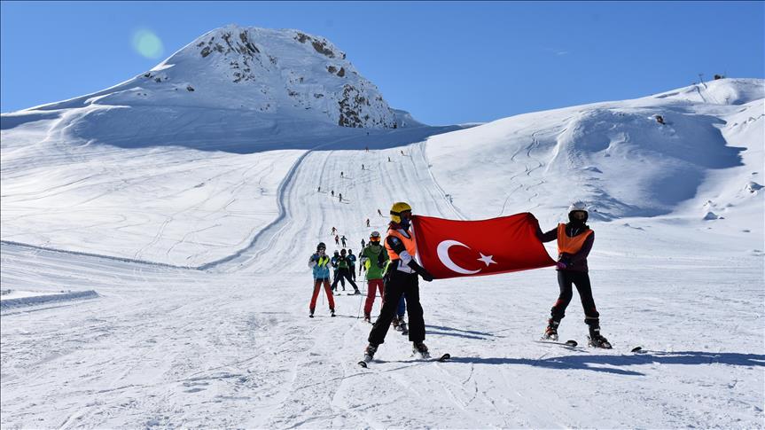 Hakkari'de kayak sezonu açıldı
