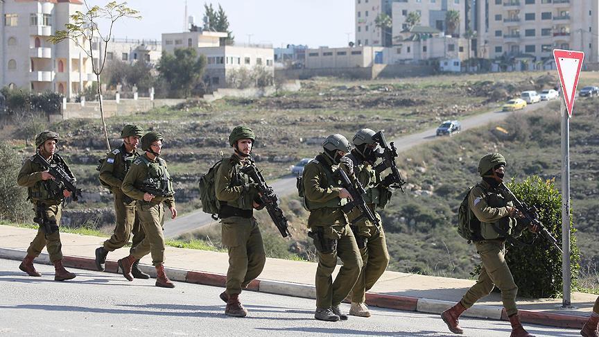 Израиль незаконно изолировал около 150 палестинцев  