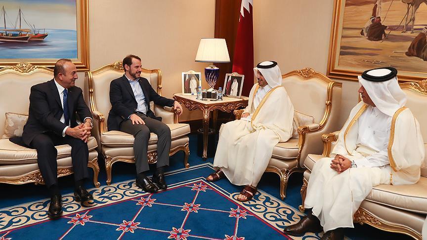 تشاووش أوغلو ورئيس الوزراء القطري يبحثان التعاون الثنائي والإقليمي