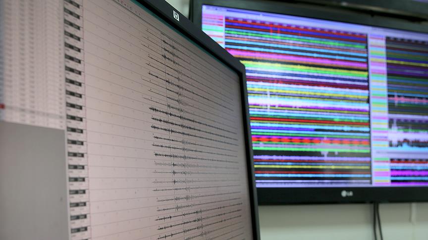 Endonezya'da 6,1 büyüklüğünde deprem