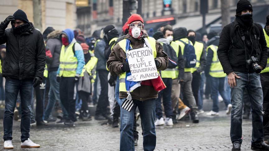 Gilets jaunes: 33 500 manifestants samedi dans toute la France