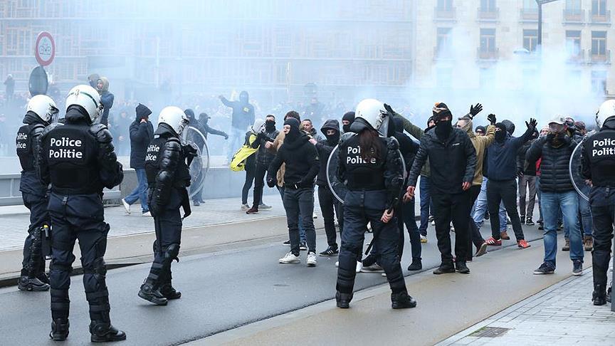 Brüksel'de 'göç sözleşmesi' protestolarına polis müdahalesi