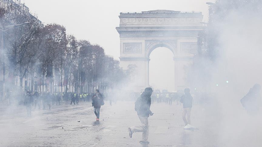 Во Франции задержаны сотни протестующих