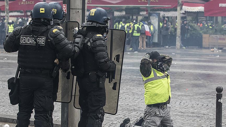 Fransa'da polis sendikasından 'karakolları kapatın' çağrısı