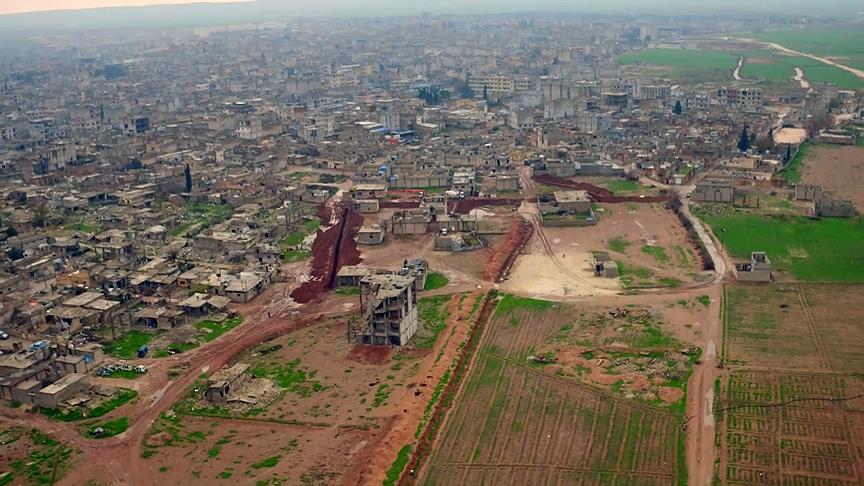YPG PKK'nın Ayn el-Arap'ta kazdığı hendekler görüntülendi