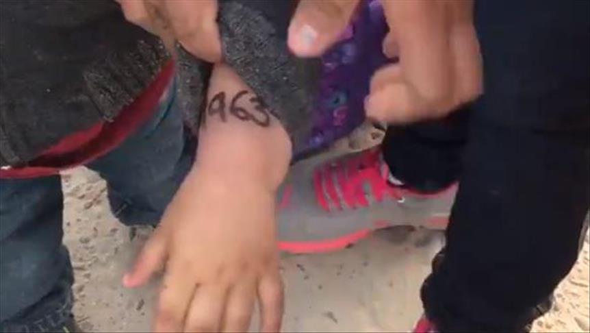 Etats-Unis : Enfants migrants identifiés avec des numéros sur le bras