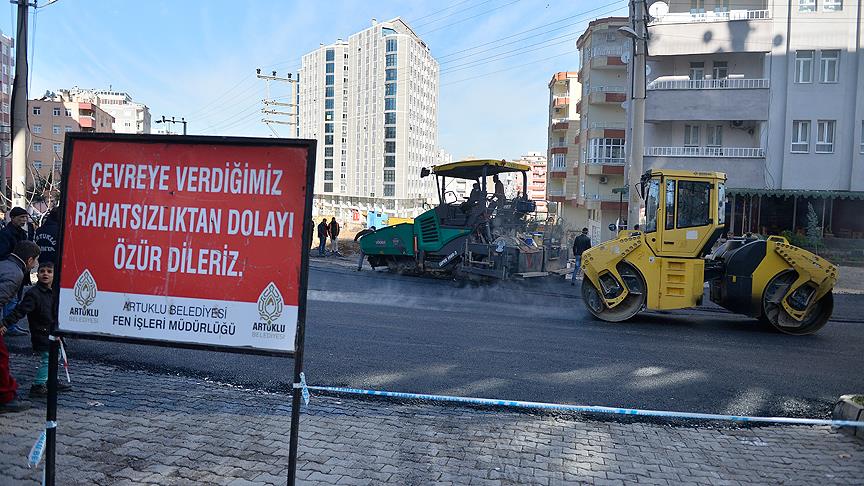 Artuklu'da yol yapımına 33 milyon lira yatırım 
