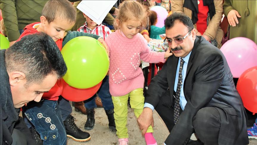 Ikki rus qiz meni yalashga majbur qildi