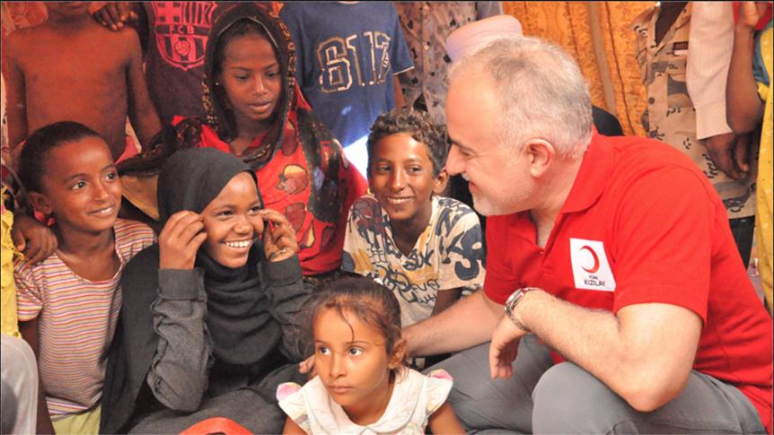 رئيس الهلال الأحمر: ثلثا سكان اليمن يعانون انعدام الأمن الغذائي والجوع