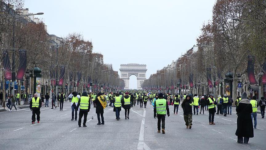 France Death toll climbs to 10 in Yellow Vest protests