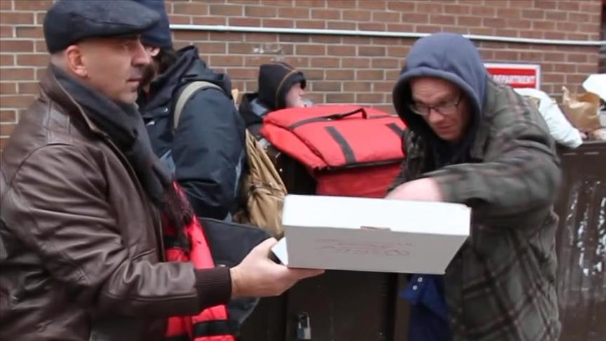 Turkish pizza maker lends hand to homeless in Canada