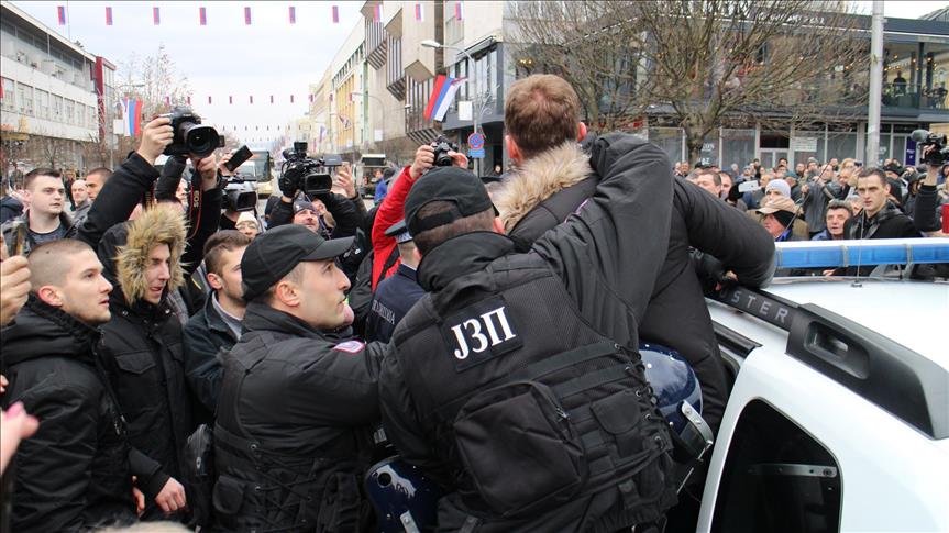 Banjaluka: Građani se sukobljavaju sa policijom, privedeni Stanivuković i Borenović