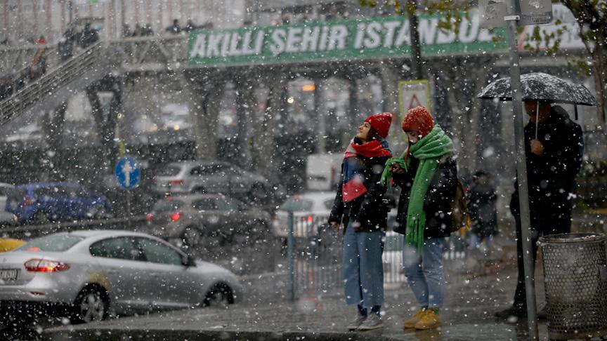İstanbul'da kar yağışı etkili oluyor