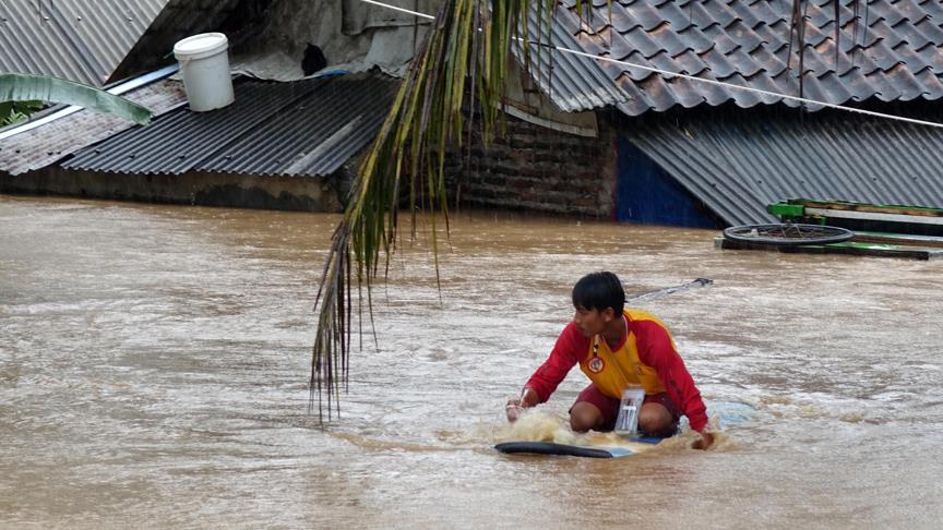 Endonezya'da tsunami bölgesinde hayat normale dönüyor