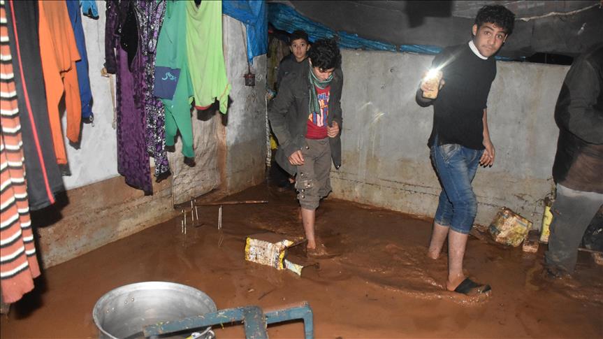 В Сирии затопило 11 палаточных лагерей беженцев 
