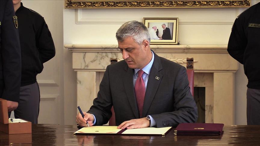Presidente de Kosovo firma ley para la creación de un Ejército