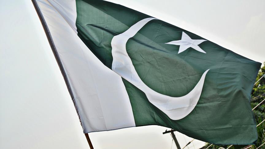 Attack on military center kills 4 Pakistani soldiers