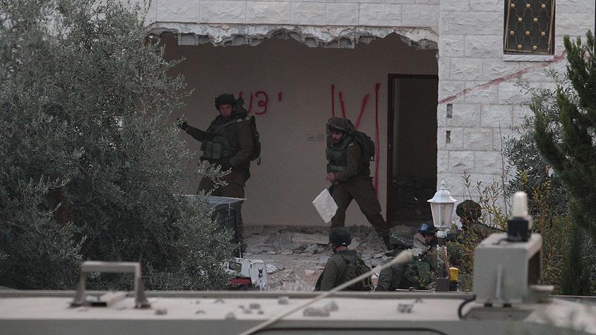 İsrail Doğu Kudüs’te Filistinlilere ait bir evi yıktı