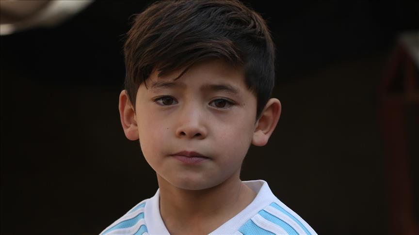 Taliban tehdidi Afgan küçük Messi'yi evinden etti