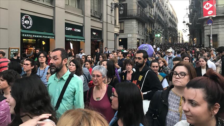 Un tribunal mantiene en libertad a los condenados en caso La Manada en España