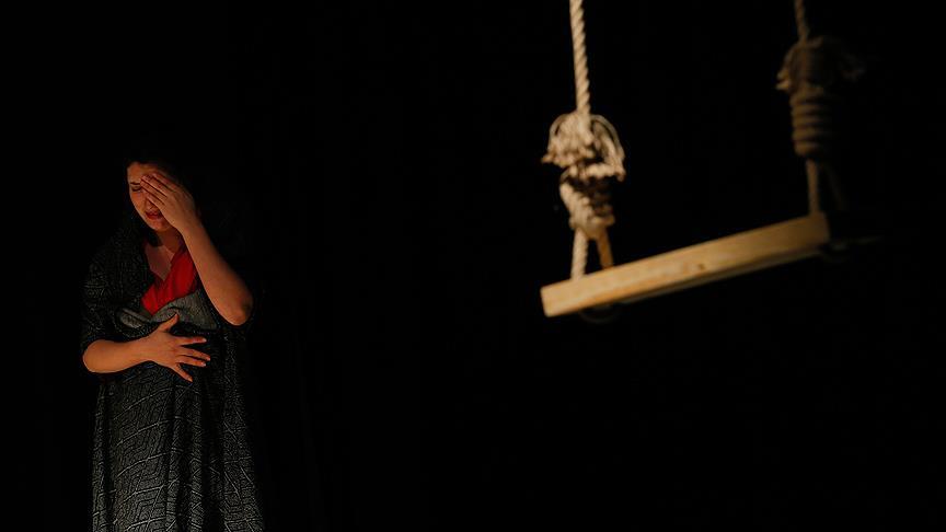 Gocmen Kadinlarin Drami Tiyatro Sahnesinde