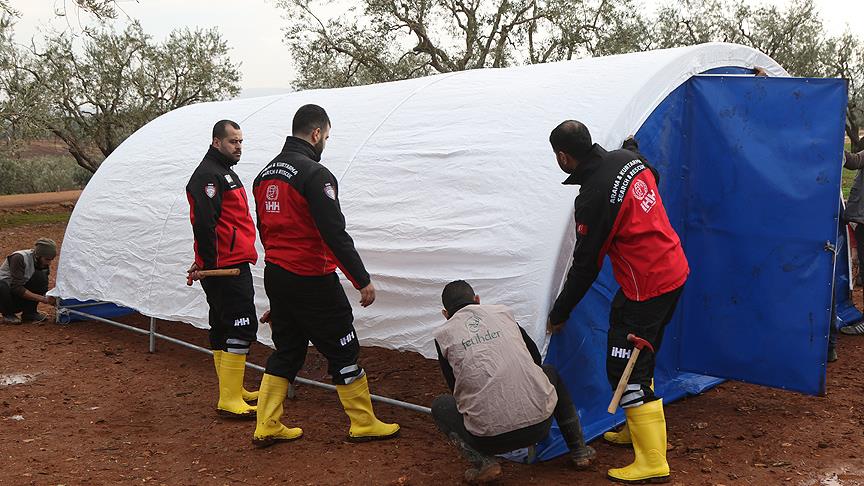 Suriye'de sel mağduru ailelere çadır yardımı