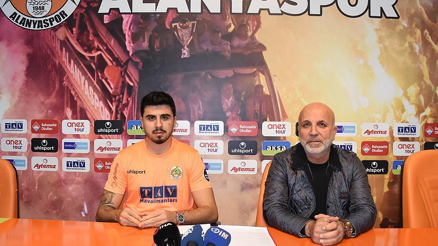Ozan Tufan Alanyaspor'a imza attı