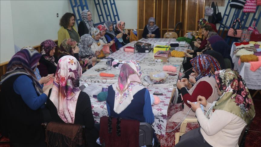 Kanseri el işi örgü ile yeniyorlar
