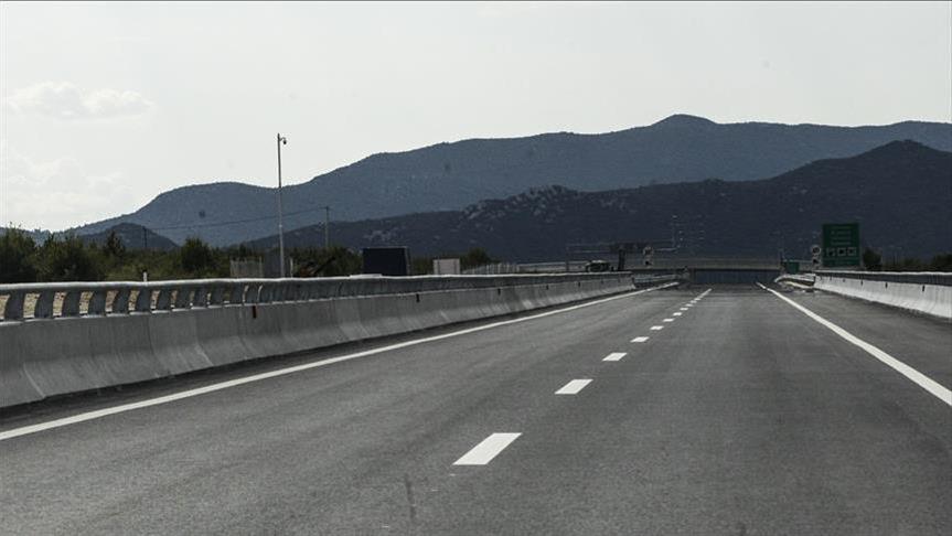 Road opens with segregated lanes for Israelis, Palestinians Road opens with segregated lanes for Israelis, Palestinians