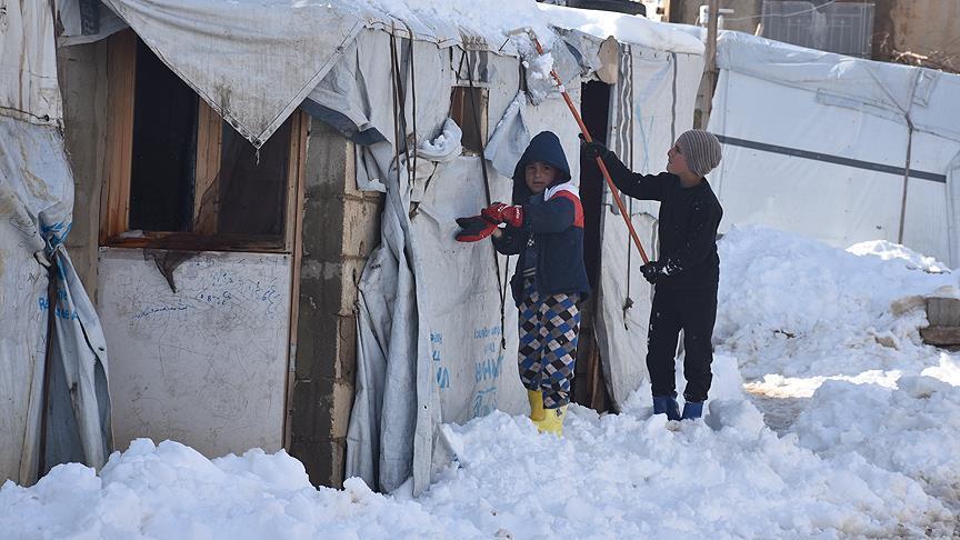 Сирийские беженцы выживают зимой в Ливане 