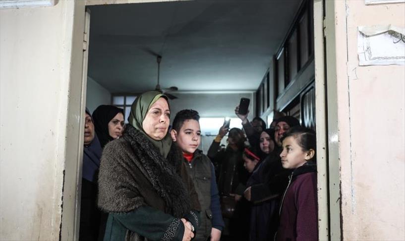 Gazze kadın şehidini uğurladı