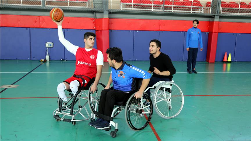 Tekerlekli Sandalyelerine Adeta Kanat Takiyorlar