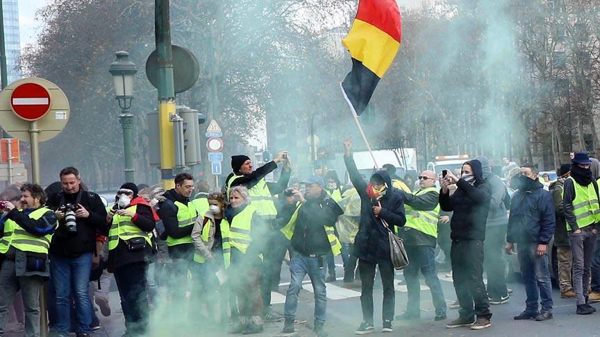 Belgium:Yellow Vest bars workers from entering building