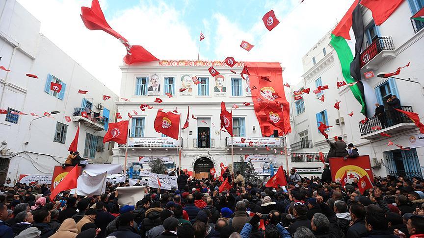 Tunus'un en büyük sendikası grev kararında ısrarcı