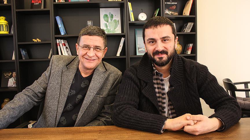 Yuzunuzden Aptal Bir Tebessum Hic Eksilmiyor