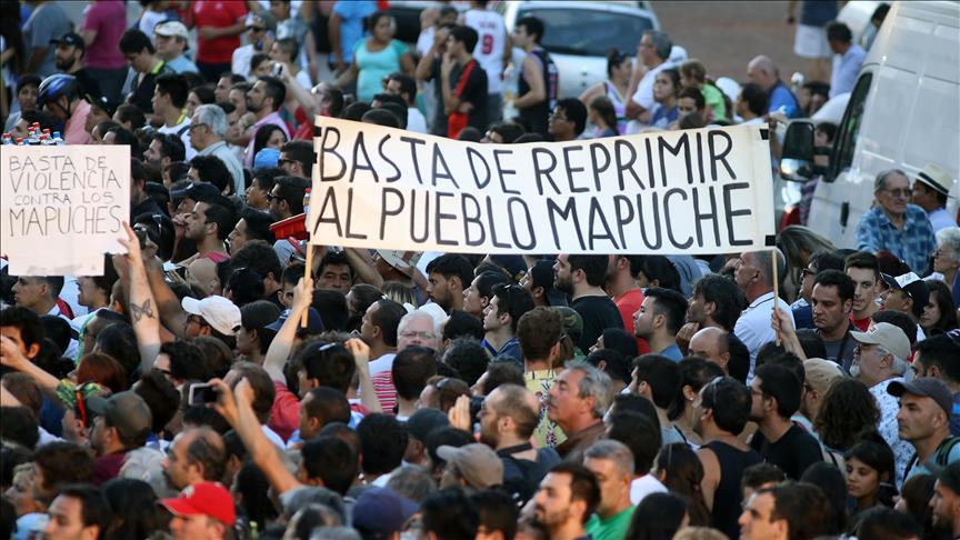 Ciudadanos se manifiestan por el aniversario de la muerte de un joven mapuche en Chile