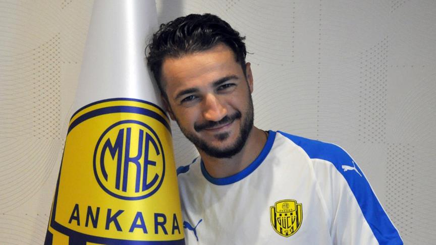 MKE Ankaragücü'nün orta saha oyuncusu Chaves'e transfer oldu