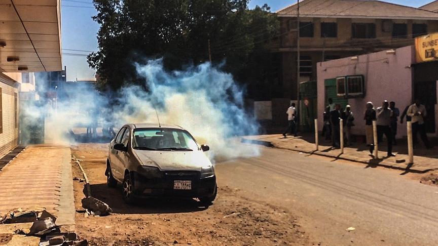 Sudanese launch night protests as economy slips further