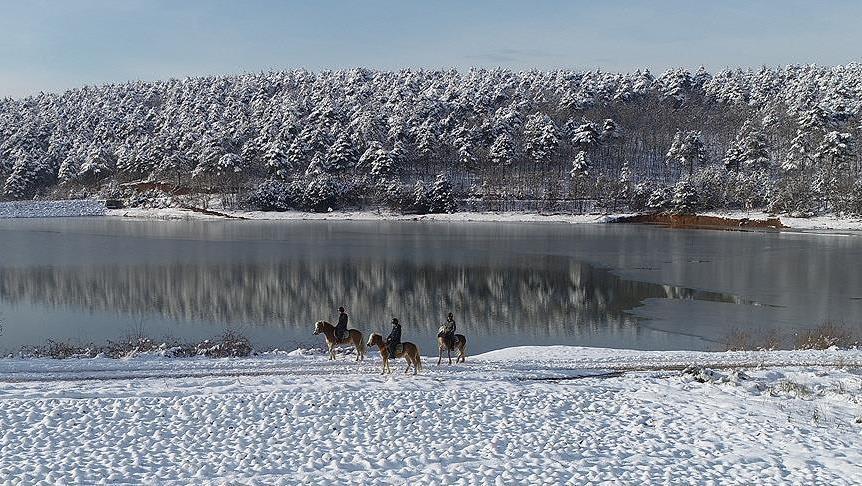 El turismo a caballo en las laderas nevadas de Uludag