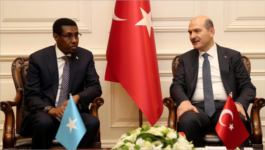 وزيرا الداخلية التركي والصومالي يبحثان العلاقات والتعاون الثنائي