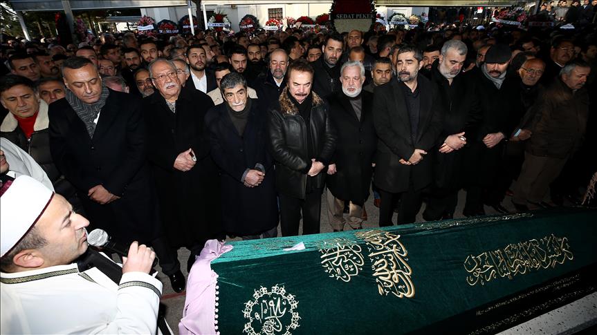 İbrahim Tatlıses'in annesi son yolculuğa uğurlandı