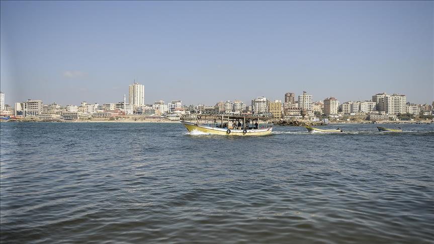 Gaza civil-defense teams rescue six Egyptian fishermen