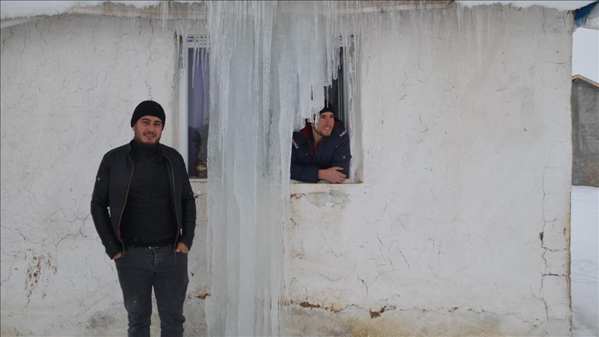 Li Mûşê di banê avahiyan da şembelûkên dirêj çêbûn