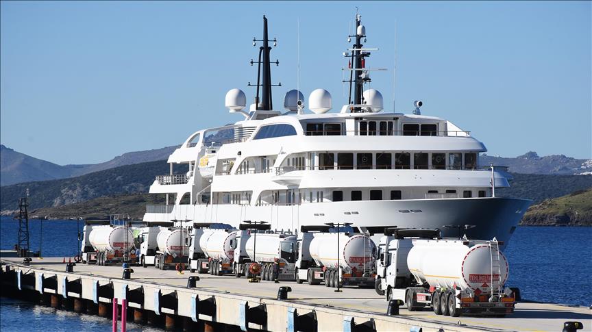 'Dream' yakıt ikmali için Bodrum'da