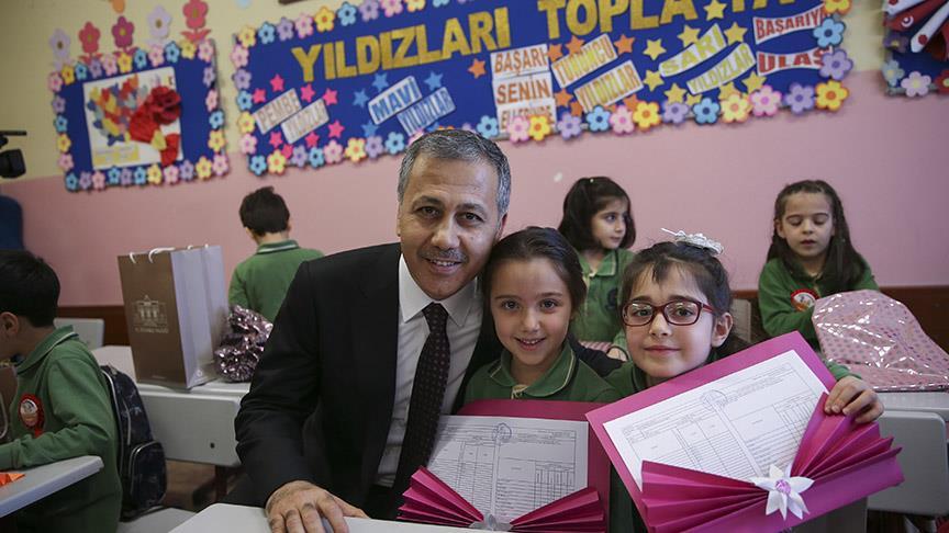 İstanbul'da 2 milyon 741 bin öğrenci karne aldı