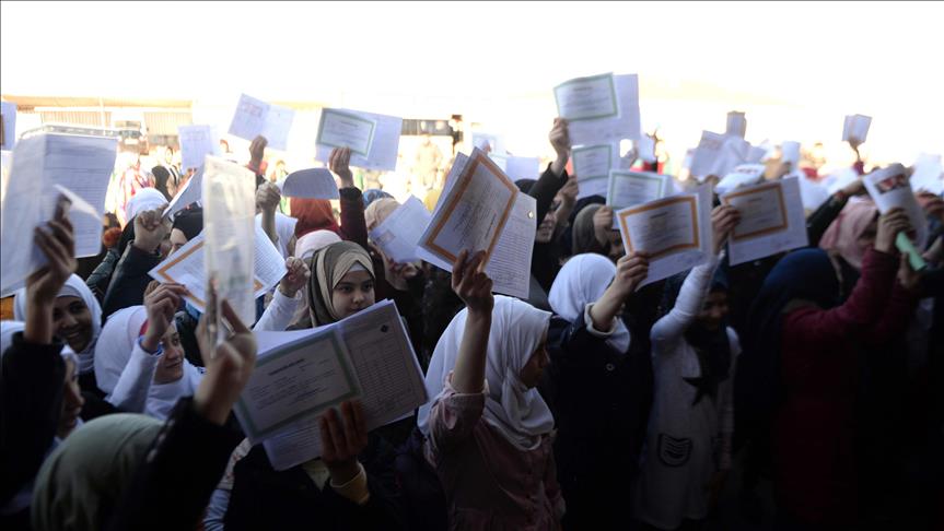 شادمانی کودکان سوری از دریافت کارنامه در استان کیلیس ترکیه