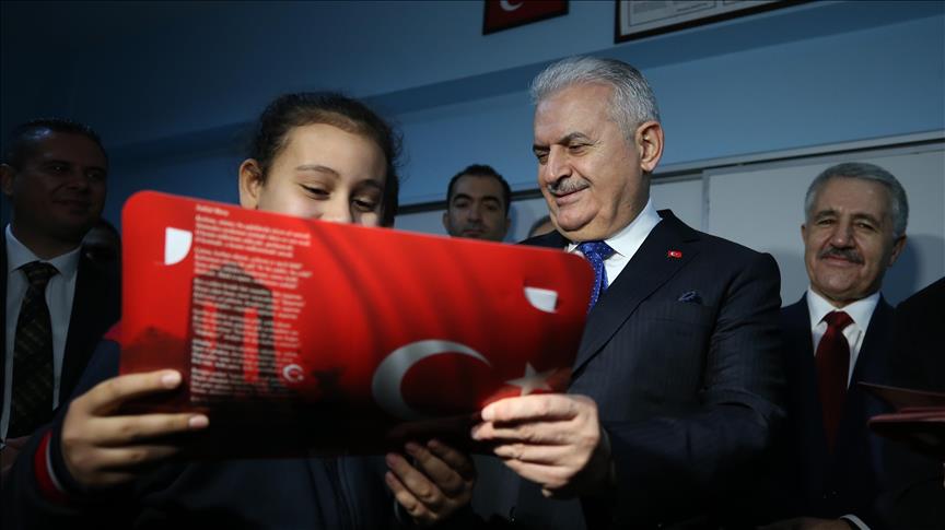 TBMM Başkanı Yıldırım karne dağıttı