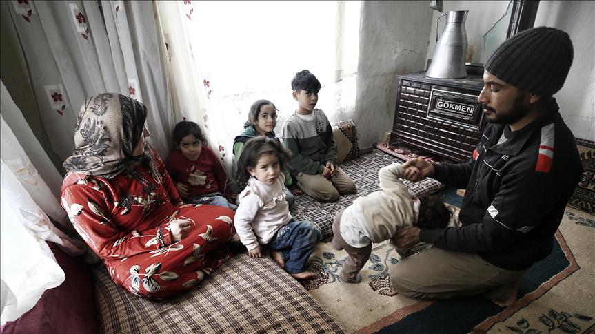 Syrian family tries to endure harsh winter of Turkey