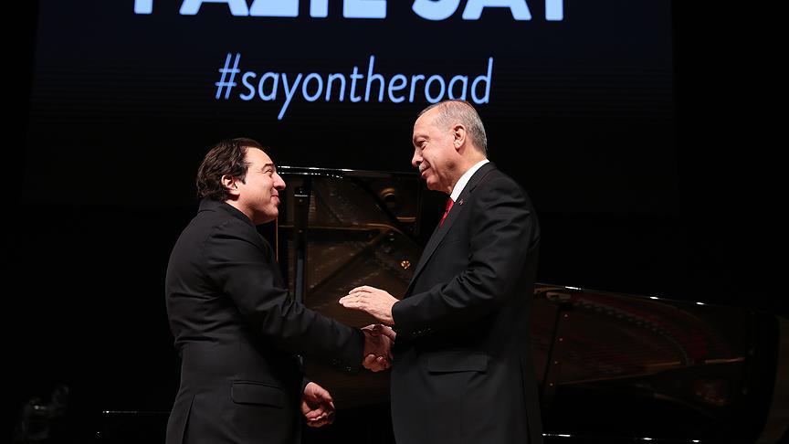 Cumhurbaşkanı Erdoğan, ünlü besteci ve piyanist Fazıl Say'ın konserini izledi